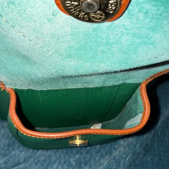 Dooney and Bourke large sling in Kelly Green - Picture 9 of 15